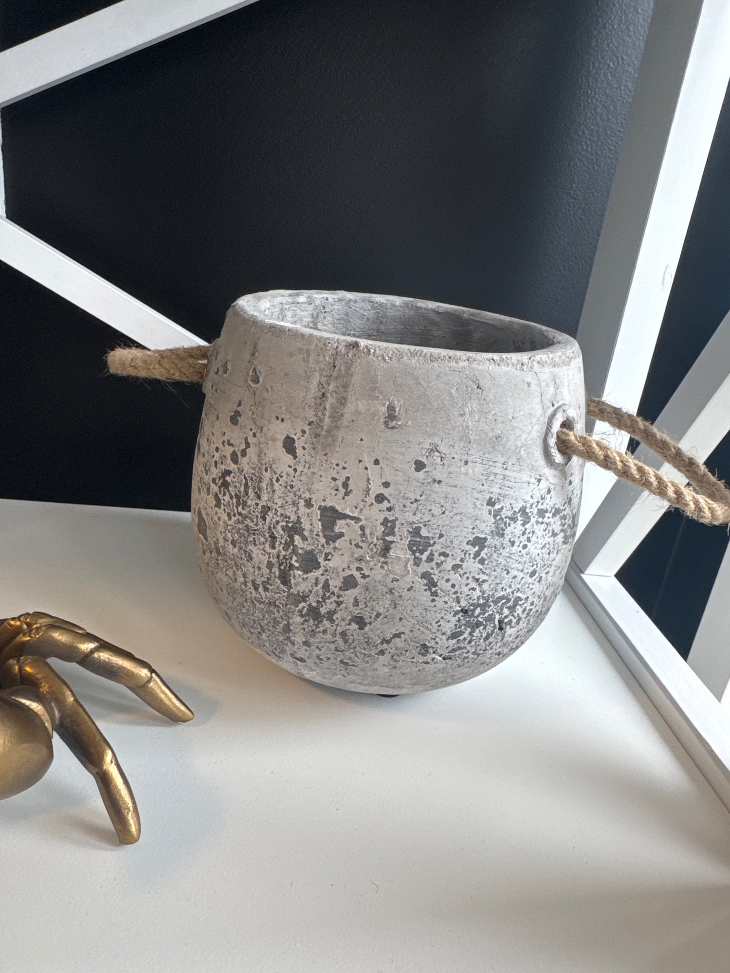 Archer Cement Planter w/Rope Handles SML